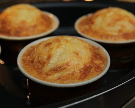 Крабовое суфле с чеддером и пармезаном