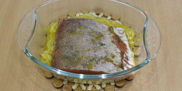 рыбка красная под суфле из сливочного сыра