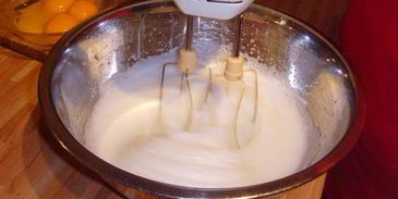 шоколадное суфле под кофейным сабайоном с пряным кумкватом