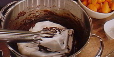 шоколадное суфле под кофейным сабайоном с пряным кумкватом