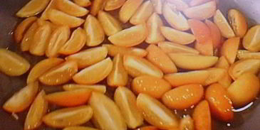 шоколадное суфле под кофейным сабайоном с пряным кумкватом