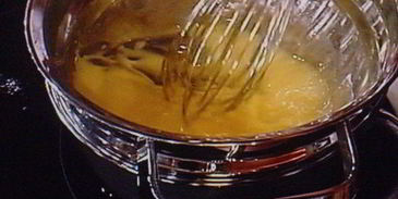 шоколадное суфле под кофейным сабайоном с пряным кумкватом