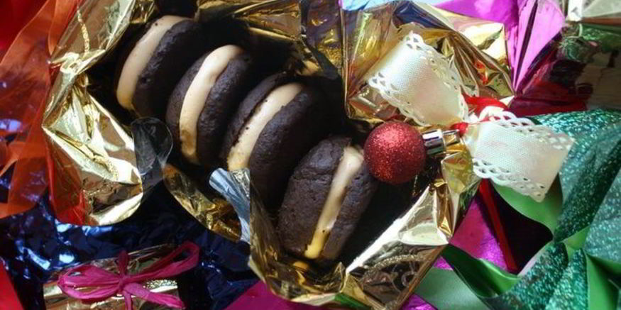 Рецепт шоколадных печений вупи-куки с облепиховым суфле