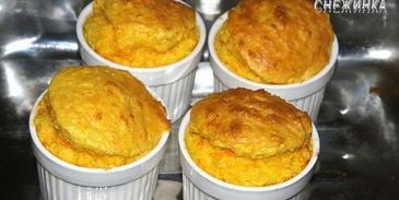 сочное куриное филе под рисово-морковным суфле