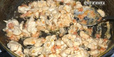 сочное куриное филе под рисово-морковным суфле