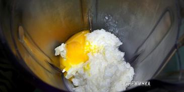 сочное куриное филе под рисово-морковным суфле