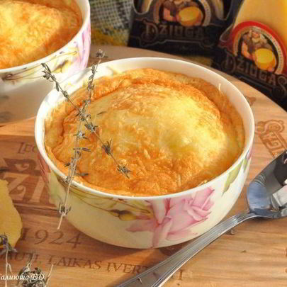 Суфле из козьего сыра и сыра Джюгас с тимьяном