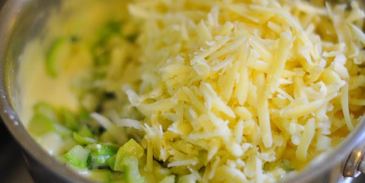 суфле с чеддером и кабачками