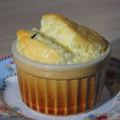 Сырное суфле с зеленым луком и кукурузной мукой