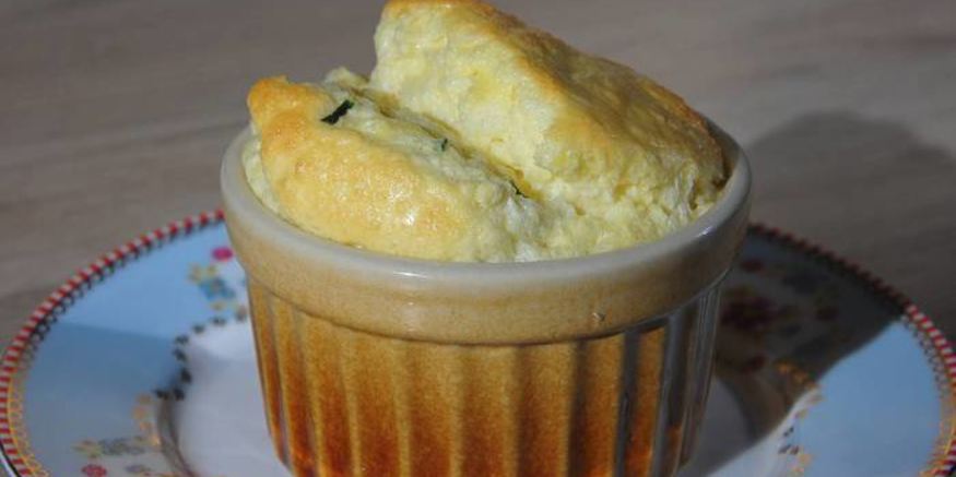 Рецепт сырного суфле с зеленым луком и кукурузной мукой