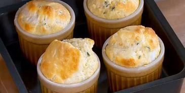 сырное суфле с зеленым луком и кукурузной мукой