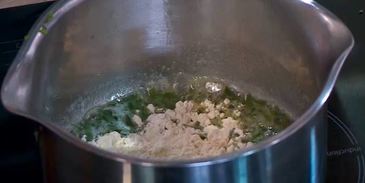 сырное суфле с зеленым луком и кукурузной мукой