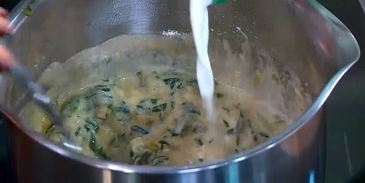 сырное суфле с зеленым луком и кукурузной мукой