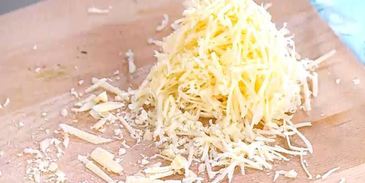 сырное суфле с зеленым луком и кукурузной мукой