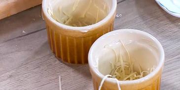 сырное суфле с зеленым луком и кукурузной мукой