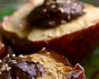 Яблоки с шоколадным сыром