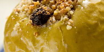 яблоки, запеченные с медом и орехами