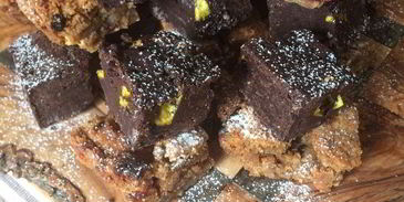 брауни с вафлями и мятным зефиром