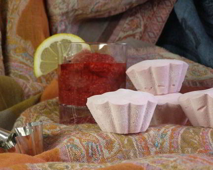 Брусничный зефир с малиновым соусом