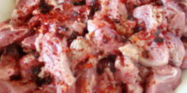 азу из индейки с запеченным картофелем