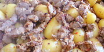 азу из индейки с запеченным картофелем