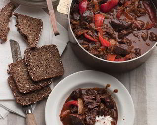 Азу из индейки в сметанном соусе