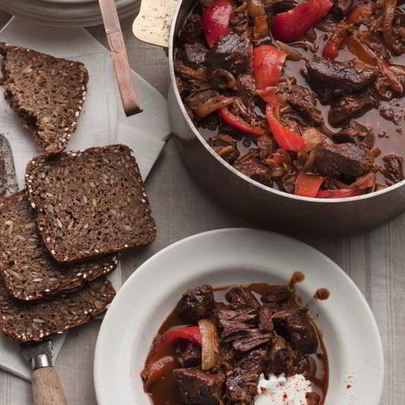 Азу из индейки в сметанном соусе