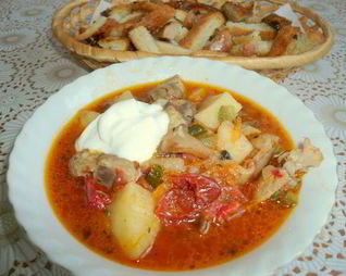 Азу из куриных желудков и вешенок