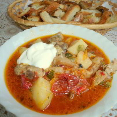 Азу из куриных желудков и вешенок