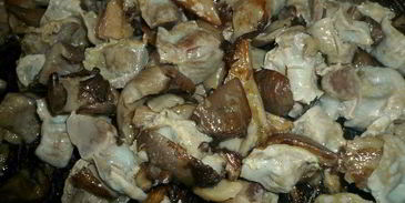 азу из куриных желудков и вешенок