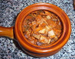 Азу из свинины в горшочках