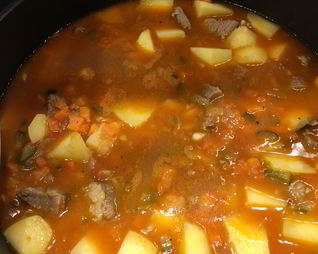 Азу по-татарски из говядины с солеными огурцами