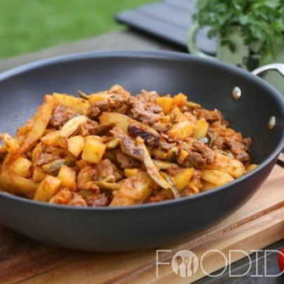 Азу по-татарски с солеными огурцами