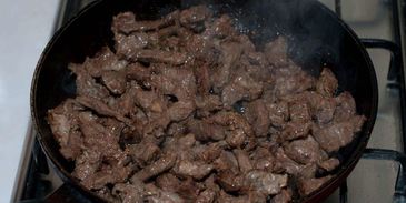 азу с солеными огурцами и с картошкой