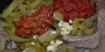 азу с солеными огурцами