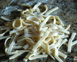 Домашняя лапша на яйцах