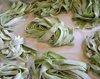 Домашняя лапша со шпинатом