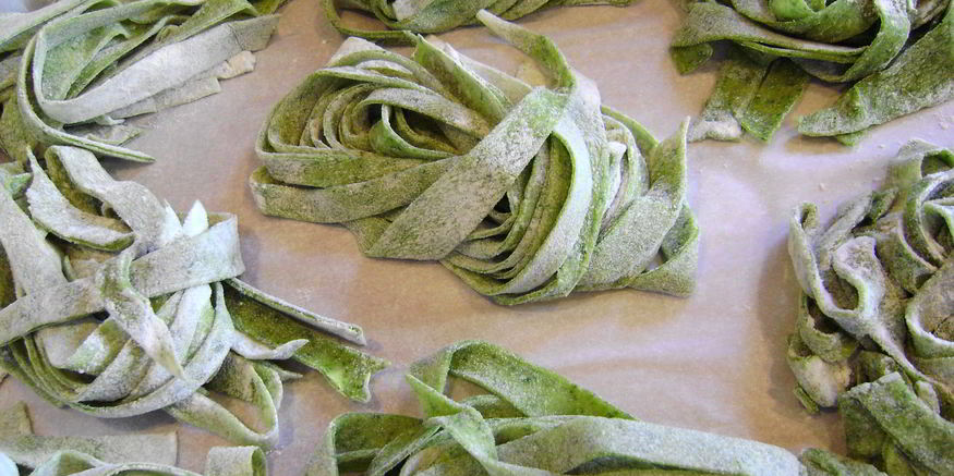 Рецепт домашней лапши со шпинатом