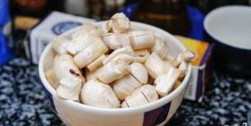 драники с грибным соусом