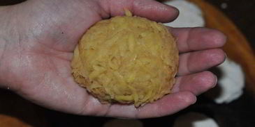 драники с творожными шариками