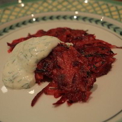 Картофельно-свекольные драники с сыром бри