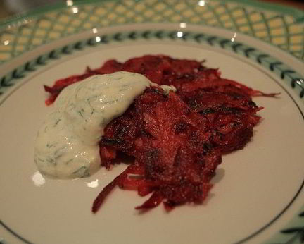 Картофельно-свекольные драники с сыром бри