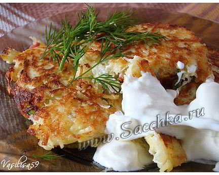 Картофельные драники с сыром и шпикачками