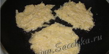 картофельные драники с сыром и шпикачками