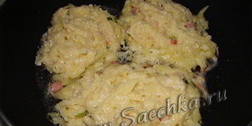 картофельные драники с сыром и шпикачками