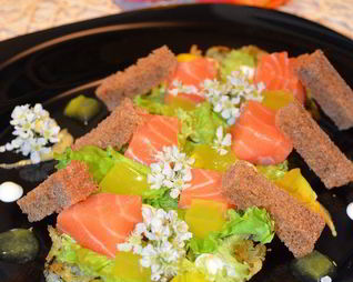 Лосось на картофельном дранике