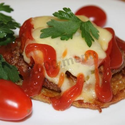 Пирамидки Веселые друзья драники с котлетами