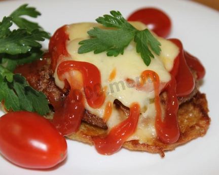 Пирамидки Веселые друзья драники с котлетами