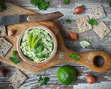 Форшмак с зеленым яблоком, протертым через чеснок