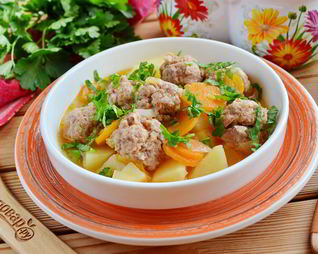 Альбондигас — фрикадельки с овощами